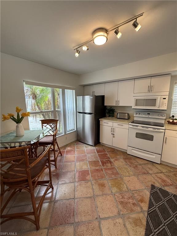 15009 Cloverdale DR-7