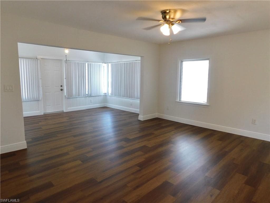 287 Poe AVE-5
