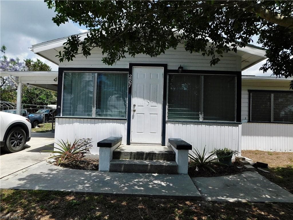 287 Poe AVE-12