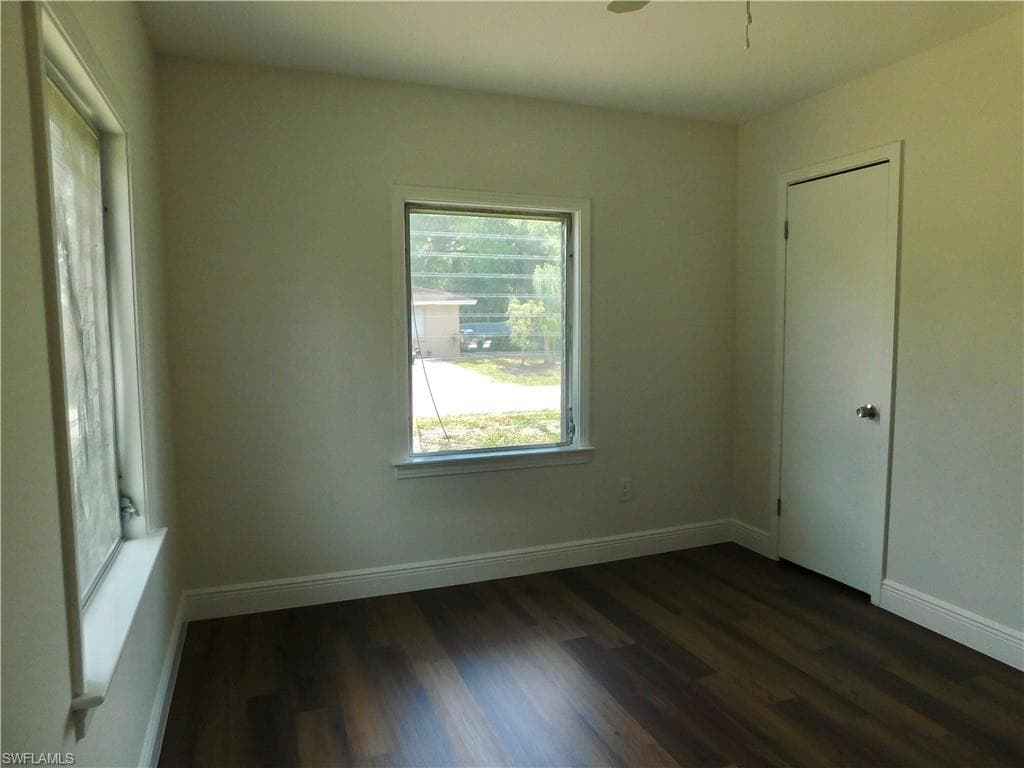287 Poe AVE-9