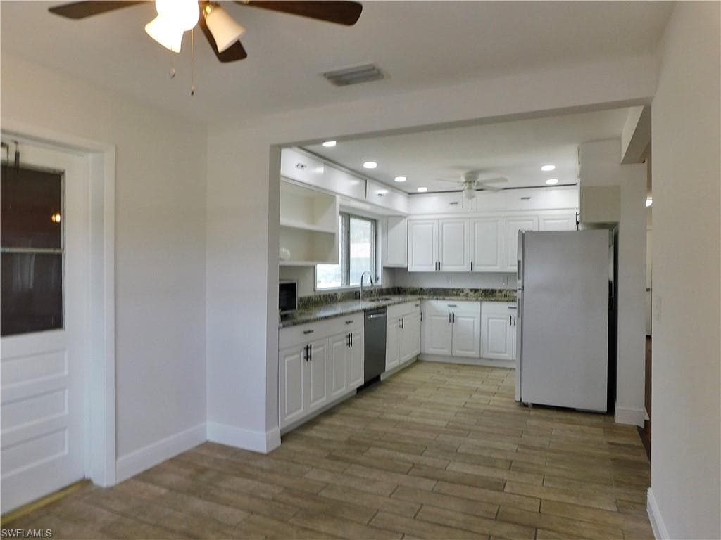 287 Poe AVE-3