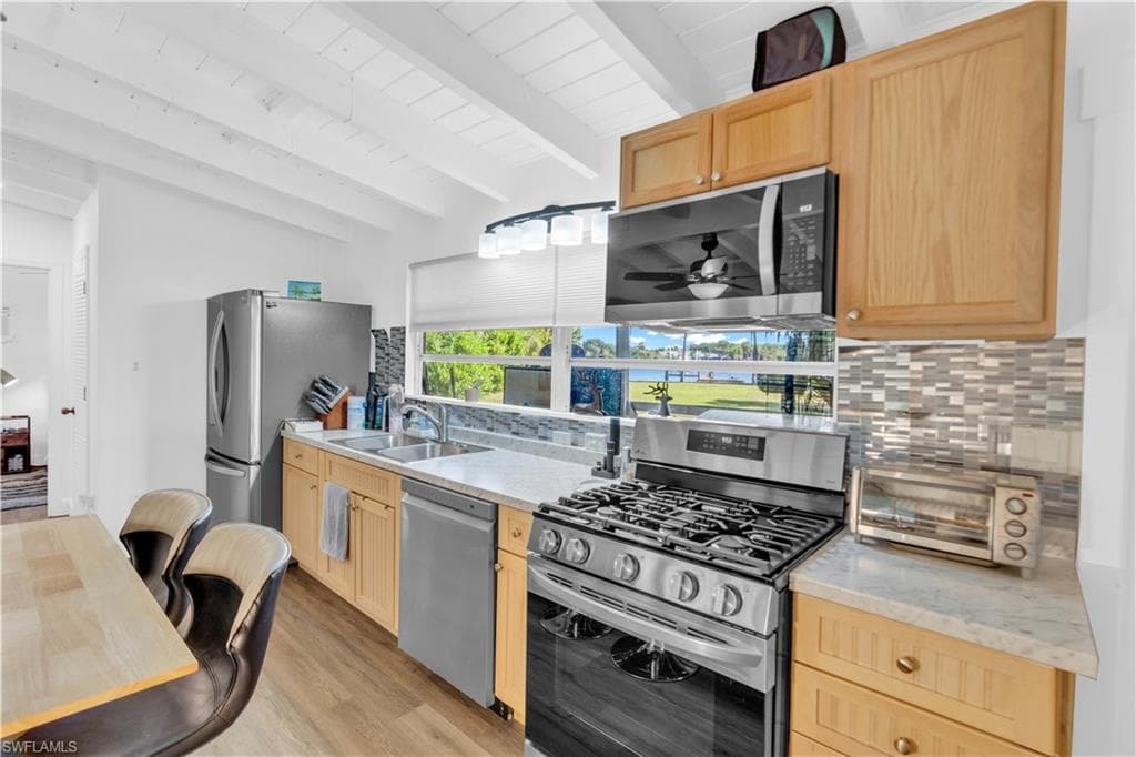 2212 River Pine DR-17