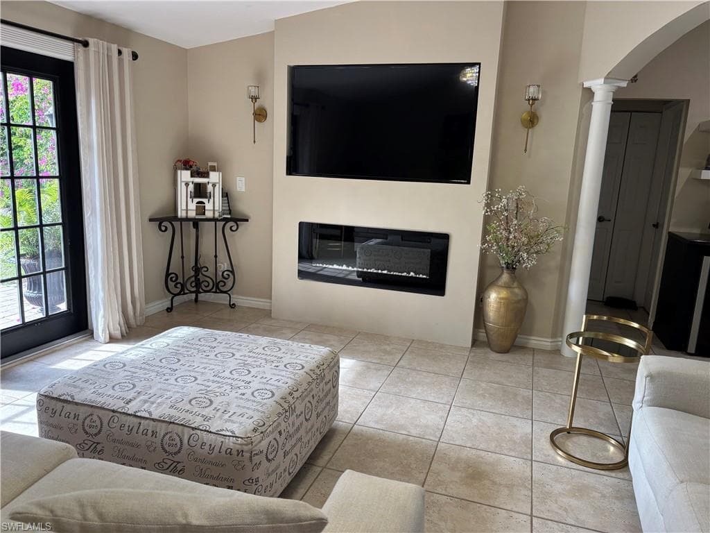 1156 Oakes BLVD-6