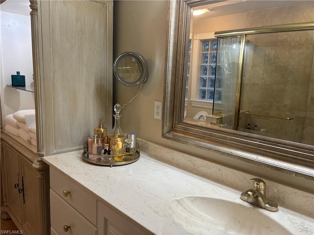 1156 Oakes BLVD-30