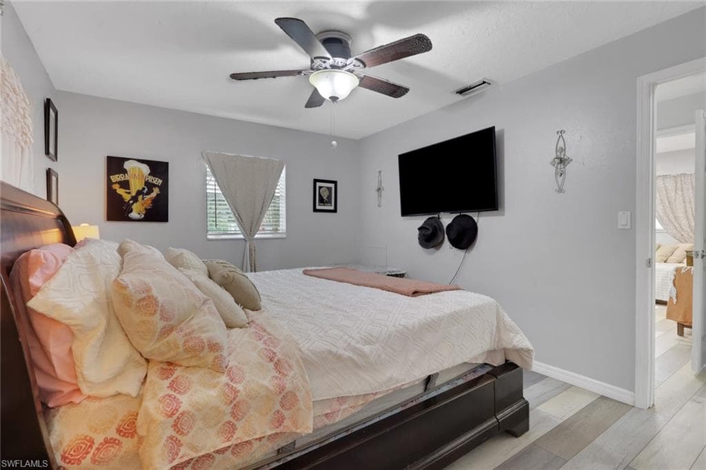 12207 De Moya DR-17