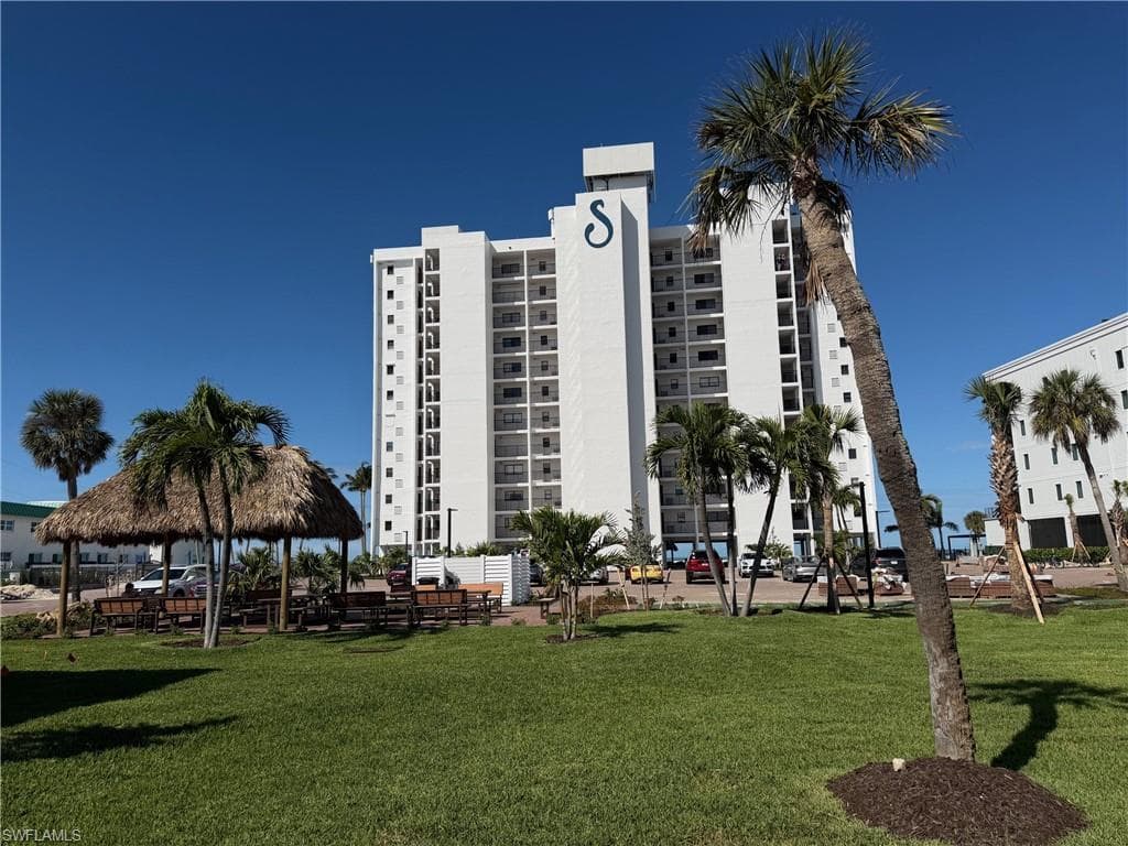 6400 Estero BLVD 402-1