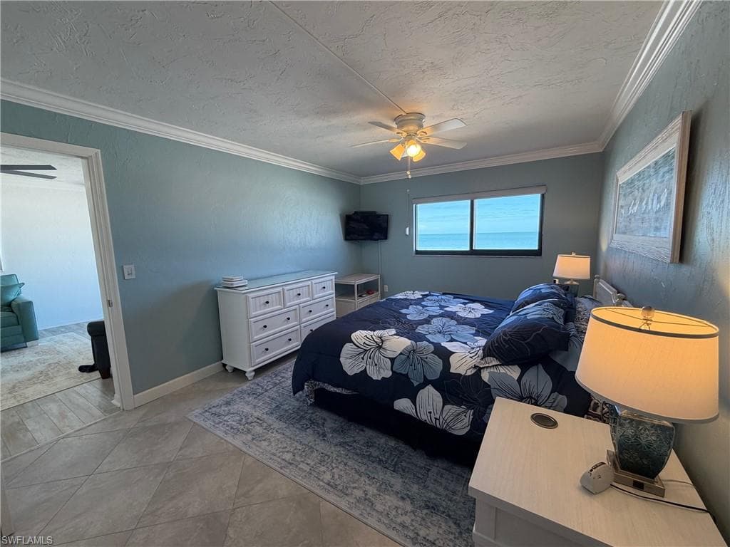 6400 Estero BLVD 402-15