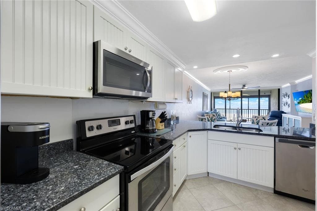 6400 Estero BLVD 402-7
