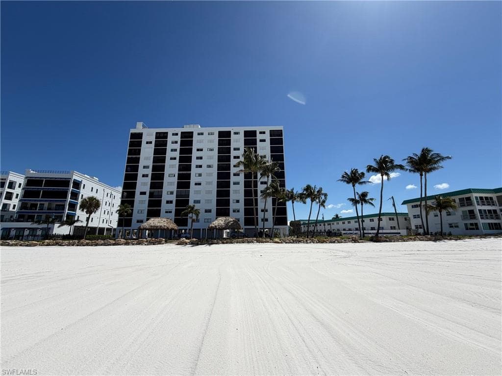 6400 Estero BLVD 402-27