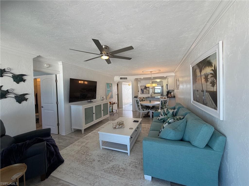 6400 Estero BLVD 402-6