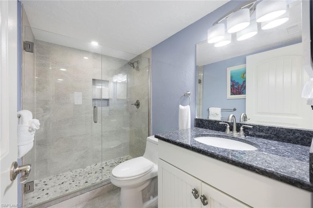 6400 Estero BLVD 402-18