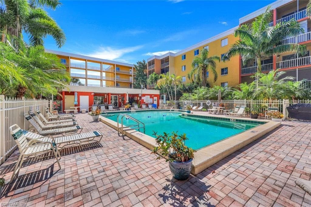 2366 E Mall DR 418-19