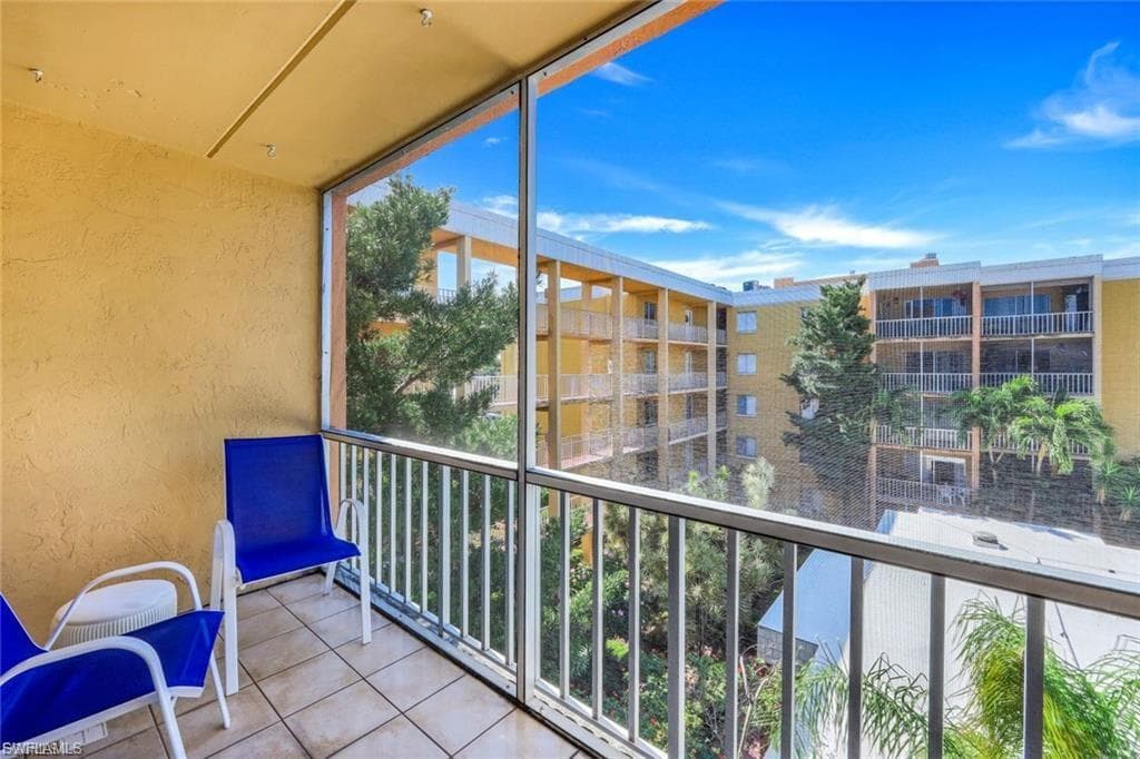 2366 E Mall DR 418-17