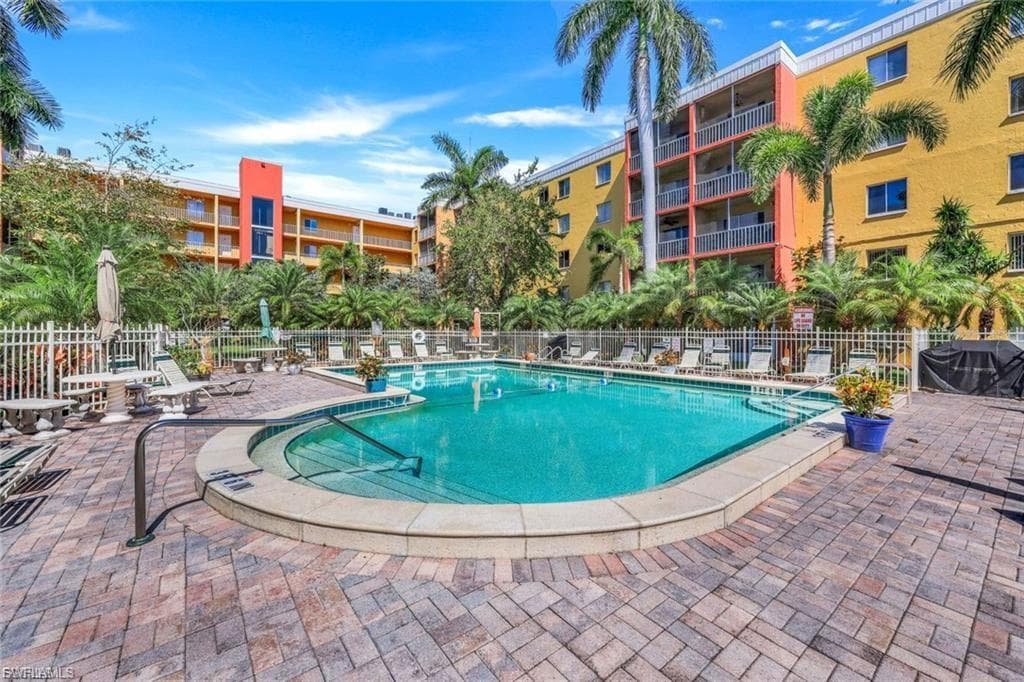 2366 E Mall DR 418-24