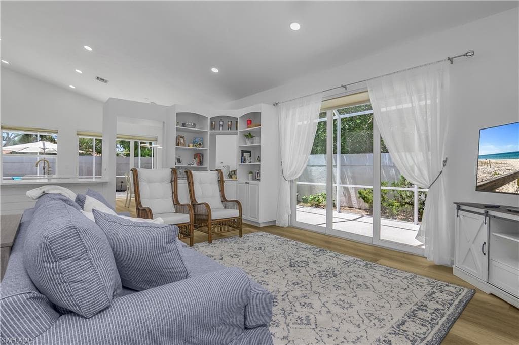 120 Livermore LN-4