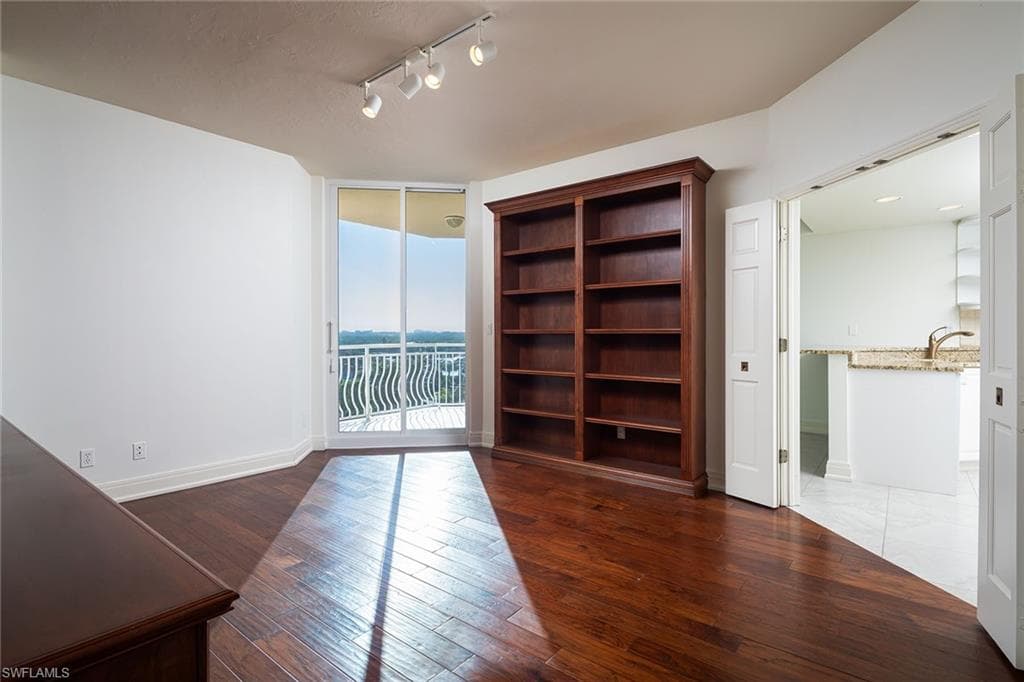 435 Dockside DR B703-21
