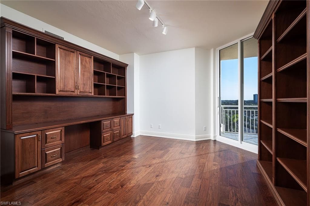 435 Dockside DR B703-20