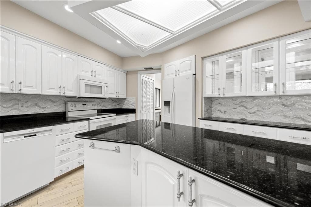 12331 Oak Brook CT-11