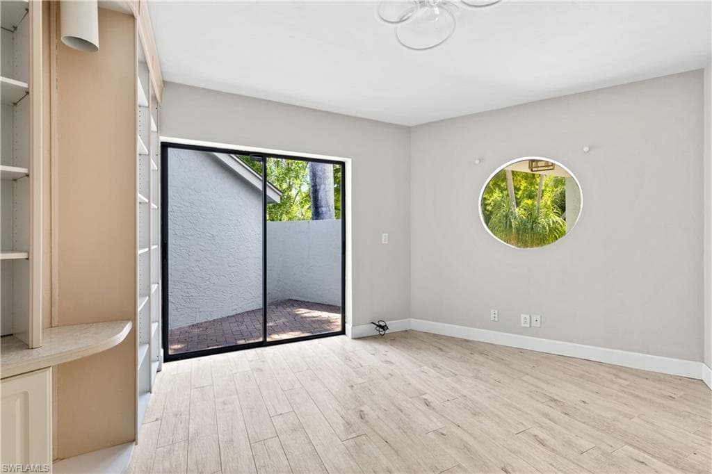 12331 Oak Brook CT-25