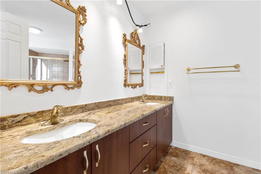 12331 Oak Brook CT-19
