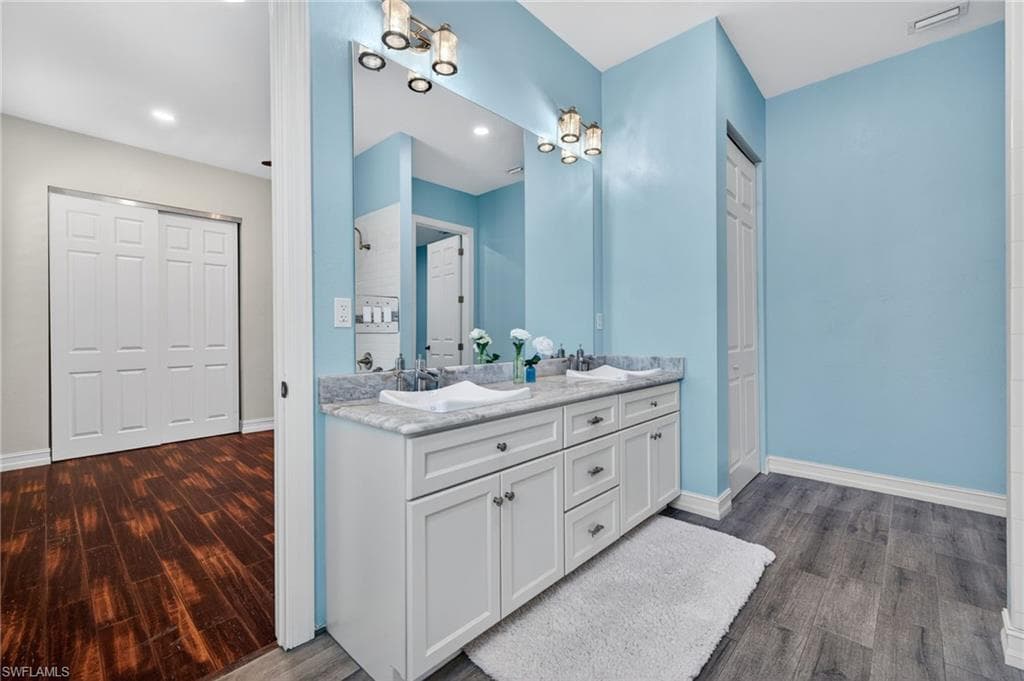 15860 Glendale LN-25