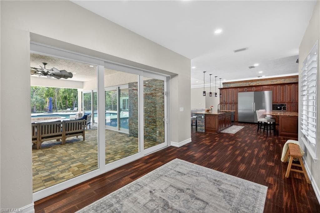 15860 Glendale LN-4
