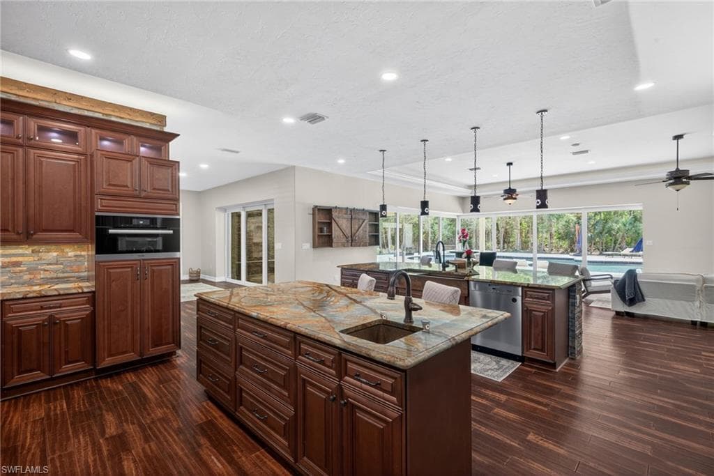 15860 Glendale LN-7