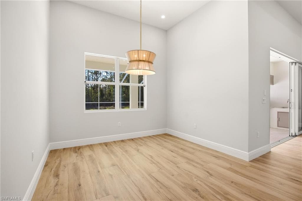 24265 Cock Robin LN-16