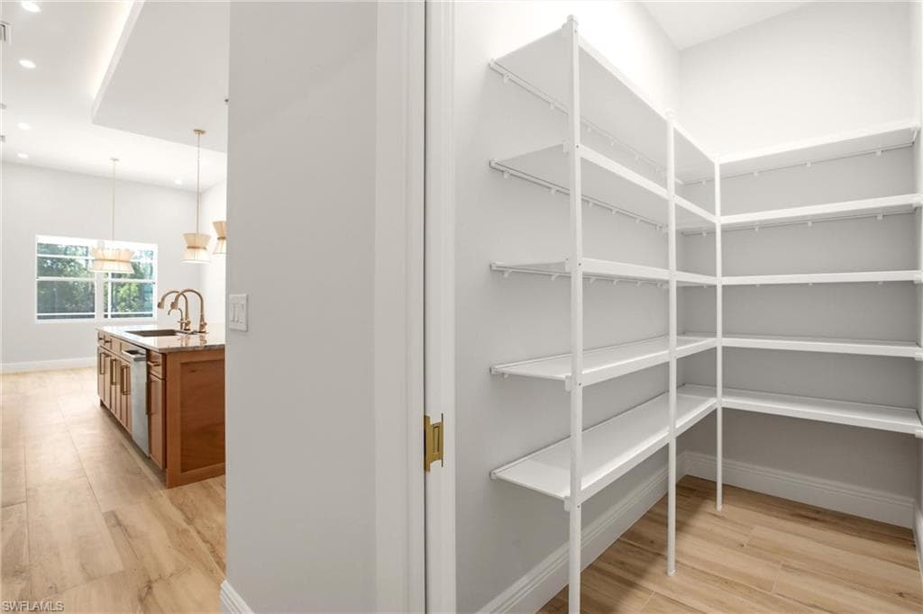 24265 Cock Robin LN-15