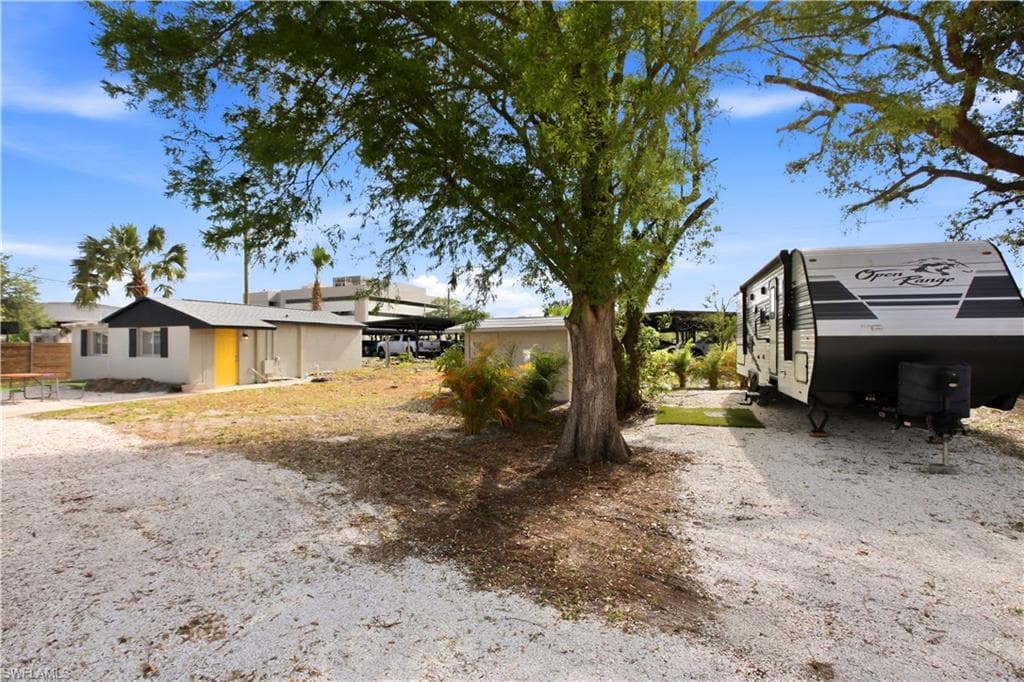 1640 Daniels DR B-1