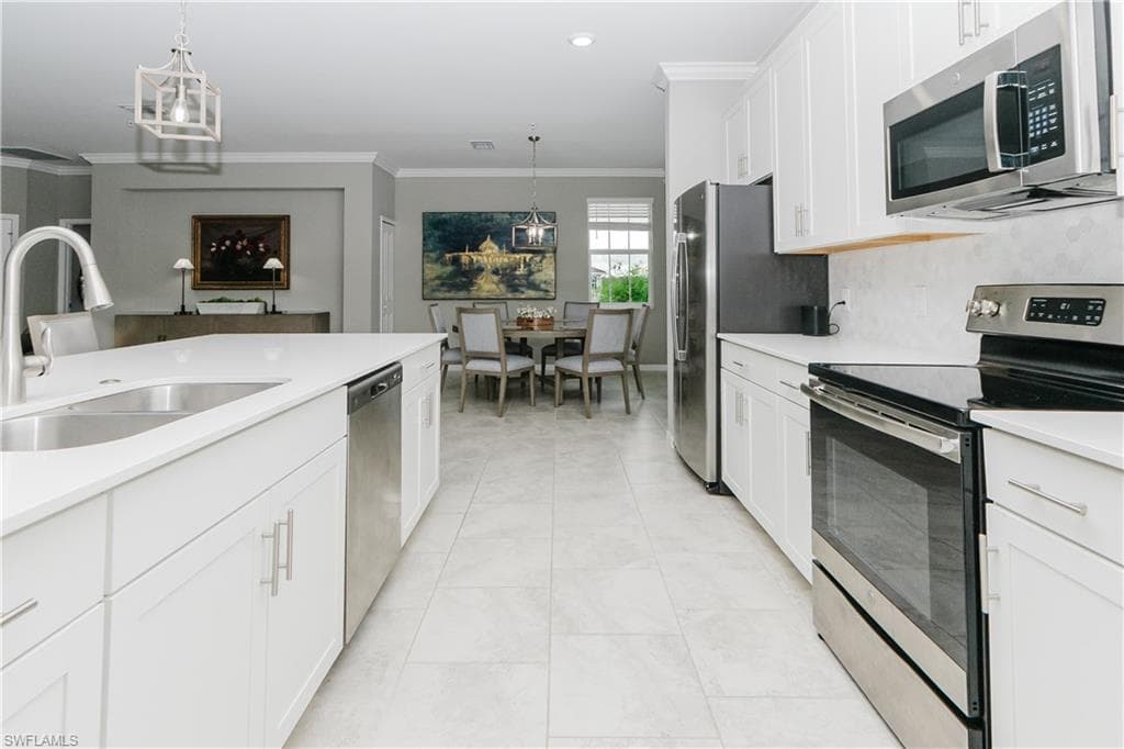 6011 Ellerston WAY 821-6