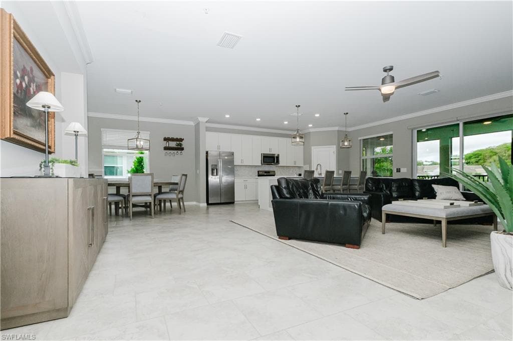 6011 Ellerston WAY 821-2
