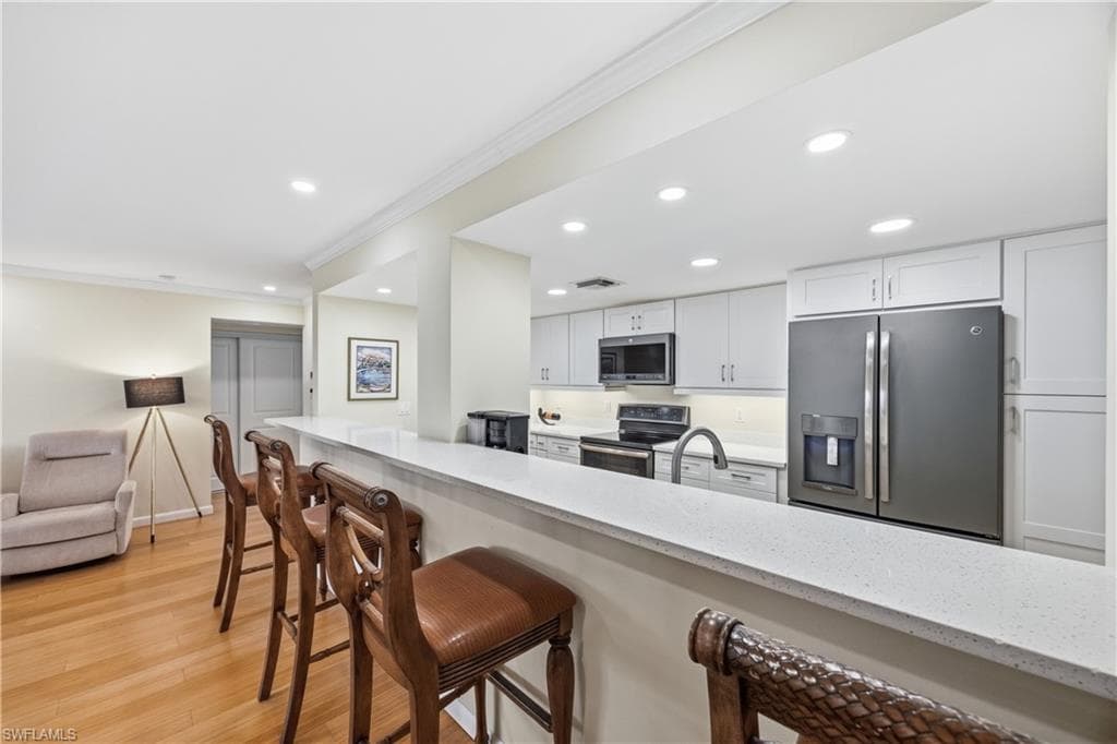 1900 Clifford ST 301-6