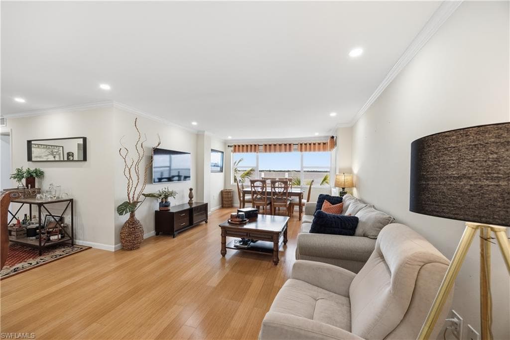 1900 Clifford ST 301-10