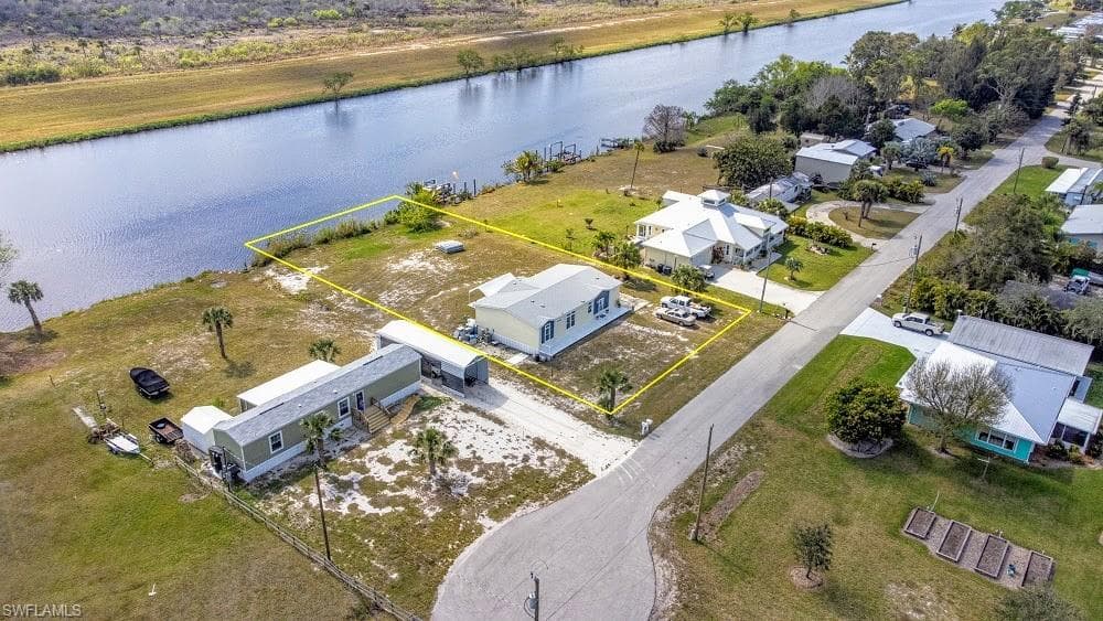 1084 E Anchor LN-2