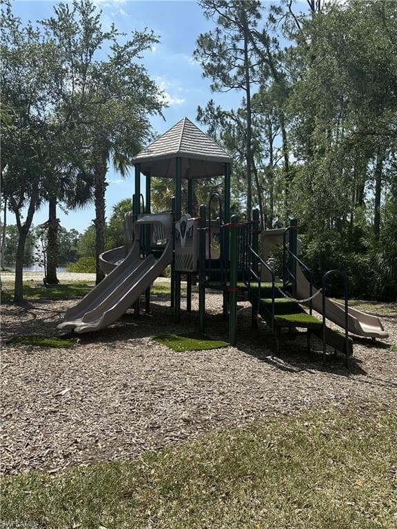 2004 Tarpon Bay DR N 101-22