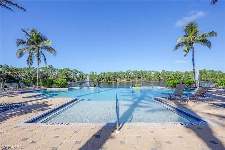 2004 Tarpon Bay DR N 101-1