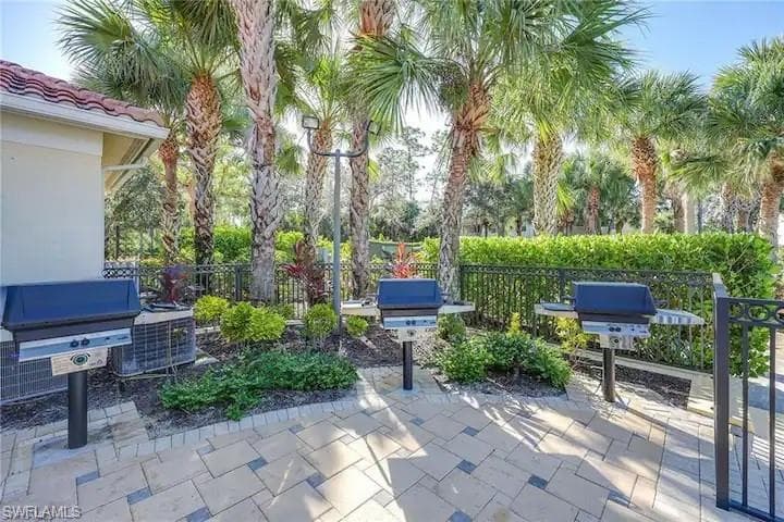 2004 Tarpon Bay DR N 101-21
