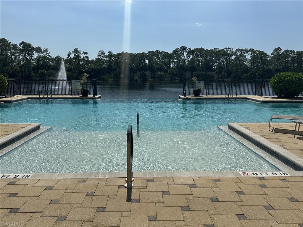 2004 Tarpon Bay DR N 101-3