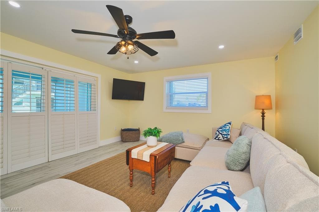 3045 Estero BLVD 6A-28
