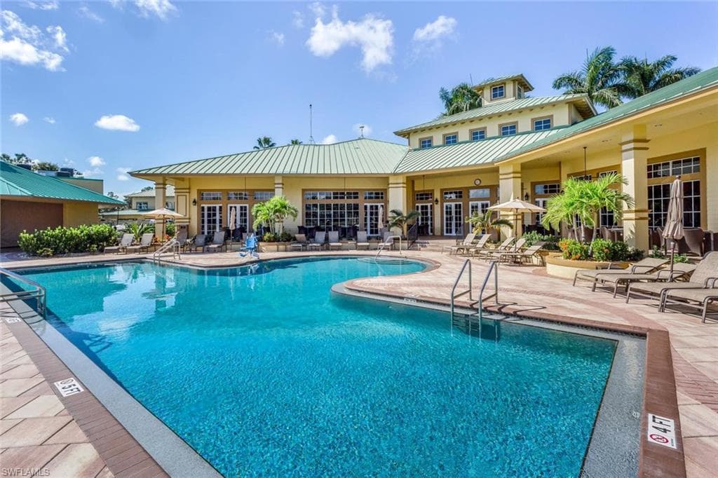 3996 Bishopwood CT E 103-26