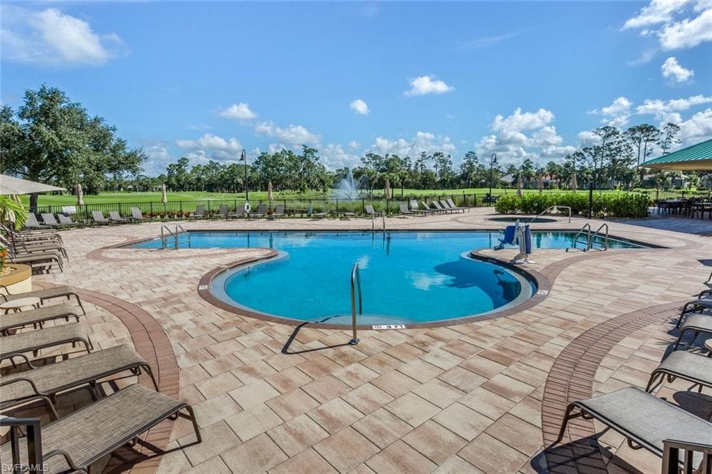 3996 Bishopwood CT E 103-27