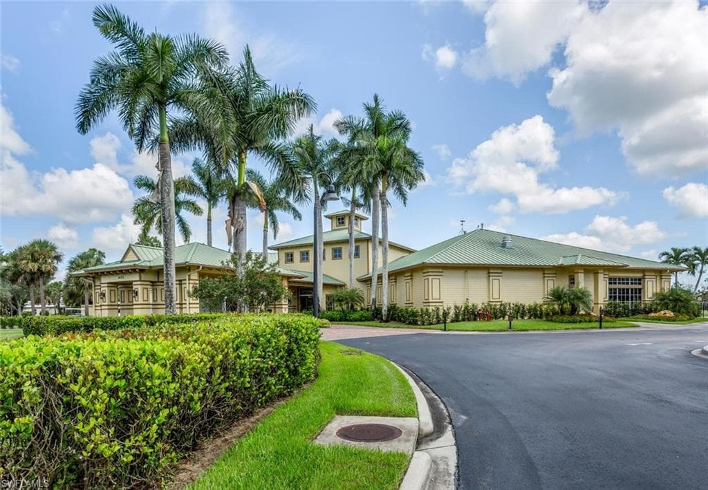 3996 Bishopwood CT E 103-23