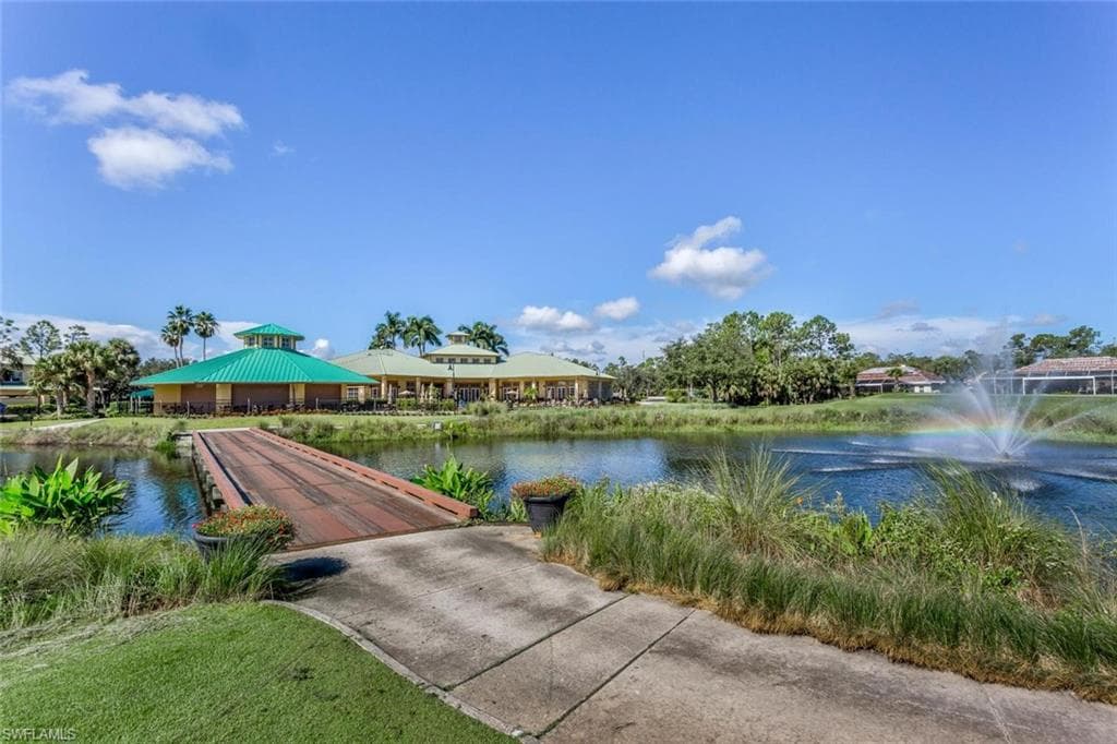 3996 Bishopwood CT E 103-32