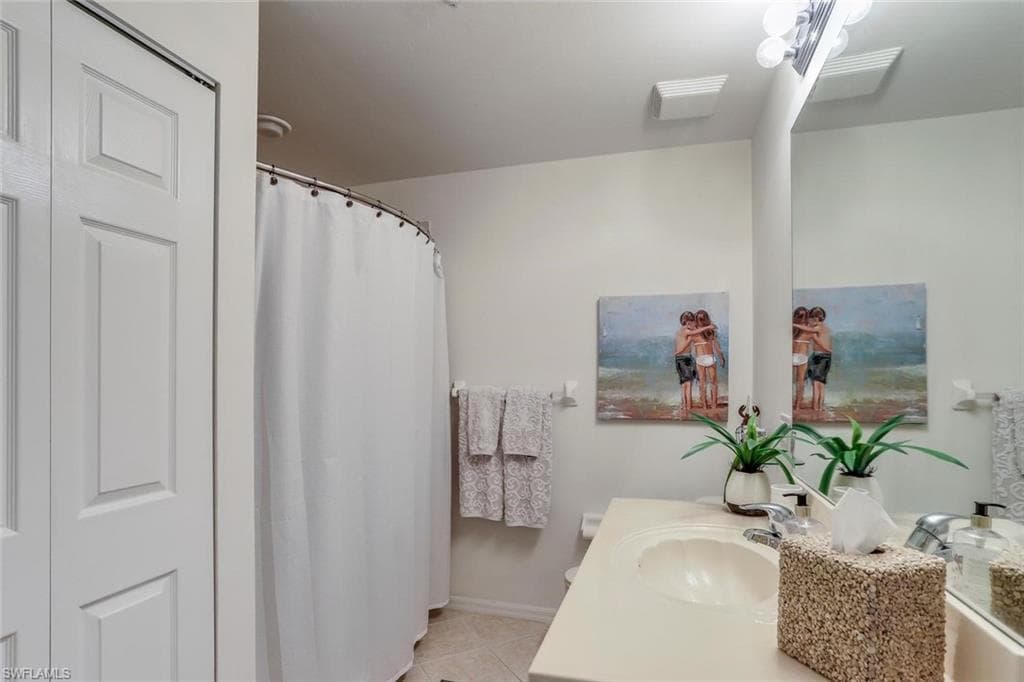 3996 Bishopwood CT E 103-18