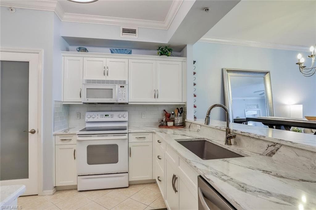 3996 Bishopwood CT E 103-3