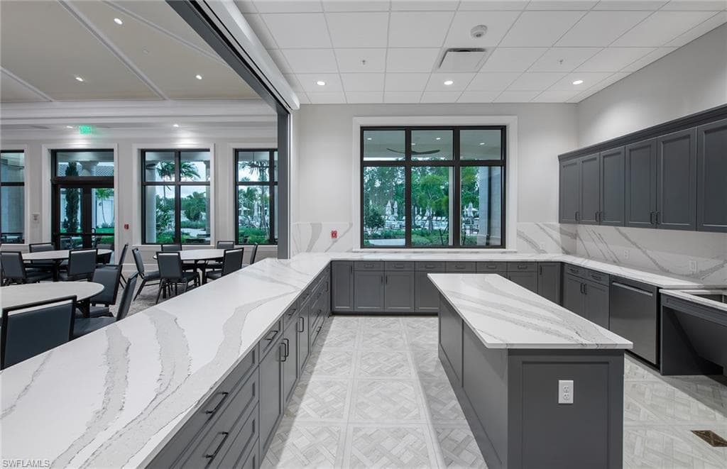 2114 Sequoia CT-18