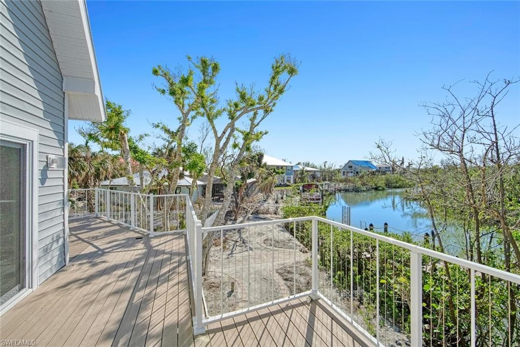2499 Harbour LN-26
