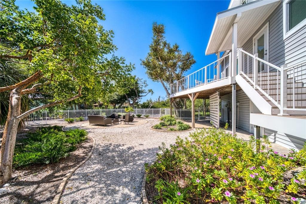 2499 Harbour LN-2