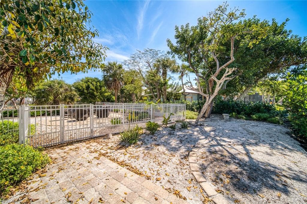 2499 Harbour LN-35